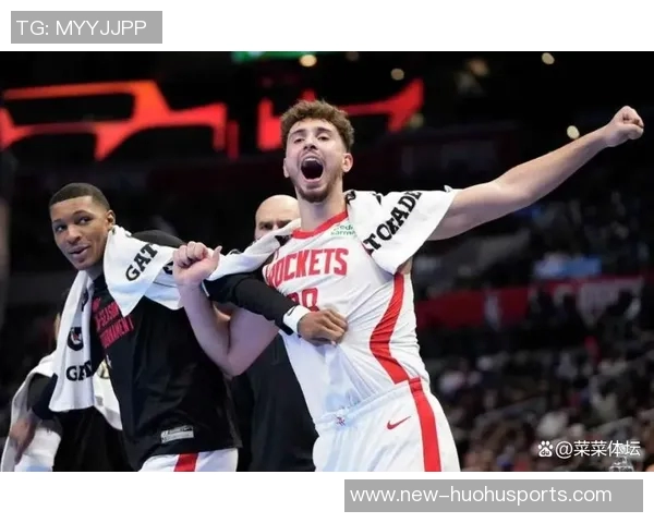 申京与亚当斯默契配合卡佩拉迅速融入双塔战术体系 申京与亚当斯默契配合卡佩拉迅速融入双塔战术体系