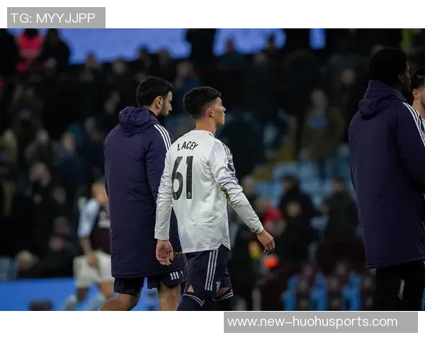 小将谢伊莱西随曼联一线队训练全力备战埃弗顿挑战赛